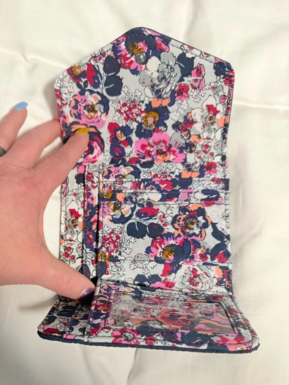 Vera Bradley Trifold Quilted Compact Navy Women's Wallet! NWOT - Picture 2 of 8